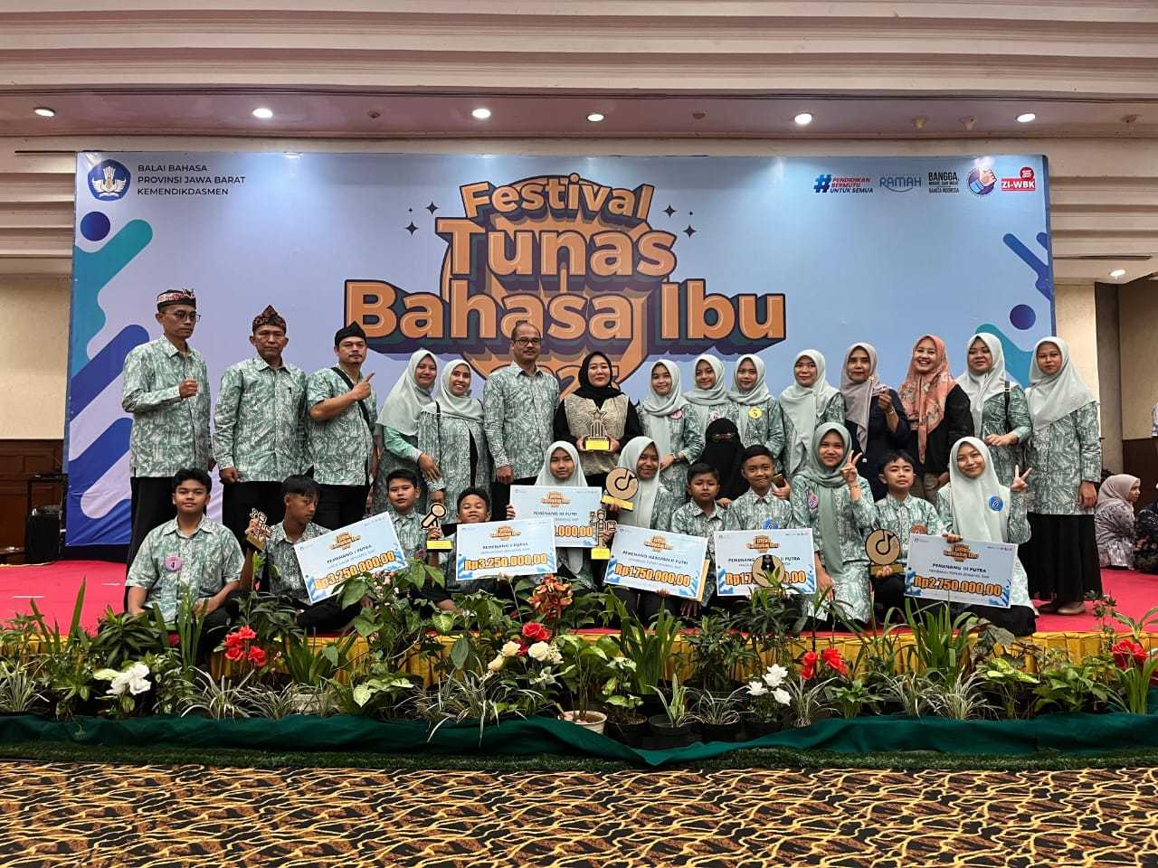 Garut Pertahankan Gelar Juara Umum FTBI Jawa Barat 2025: Bukti Cinta Generasi Muda pada Bahasa Sunda